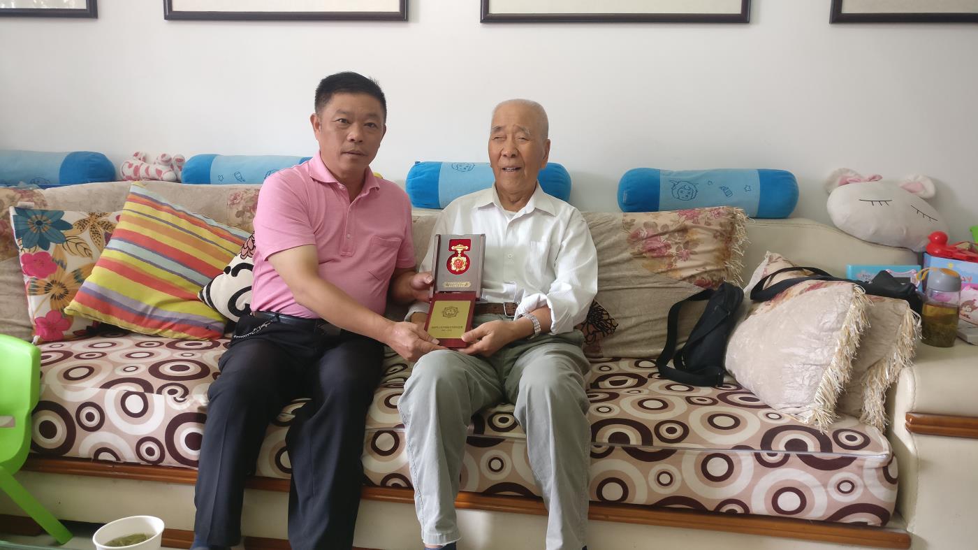 省榮康醫(yī)院在新中國(guó)成立70周年來(lái)臨之際 走訪(fǎng)慰問(wèn)退役參戰(zhàn)老軍...