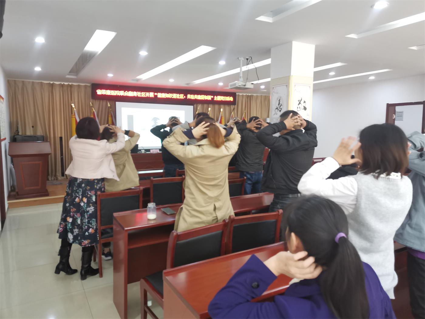 省榮康醫(yī)院開展“健康知識進社區(qū)， 共駐共建促和諧”主題黨日活...